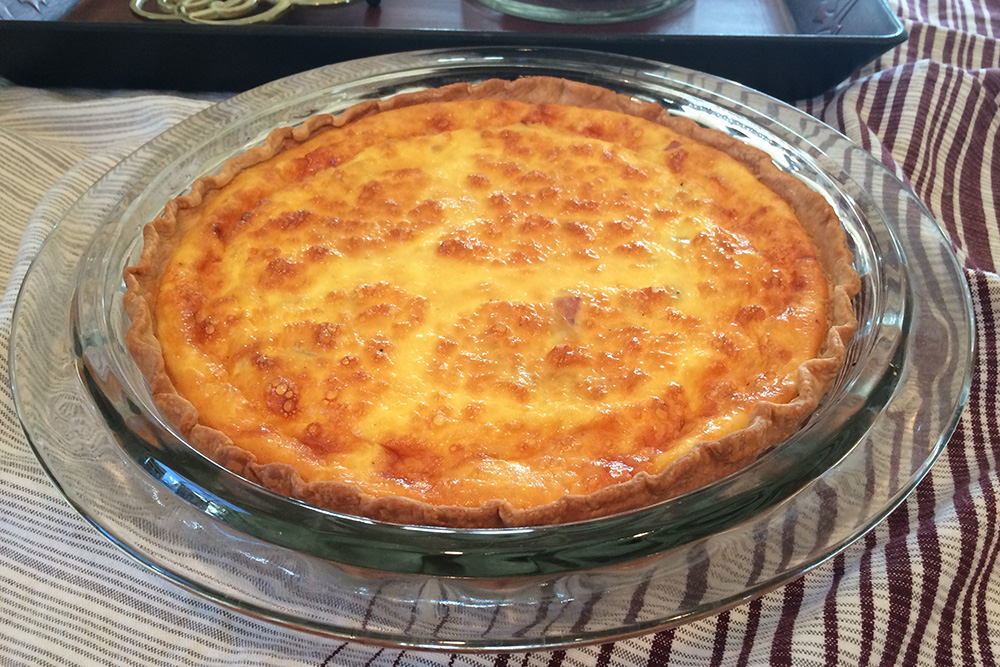 Comfy in the Kitchen Easy Ham and Cheese Quiche 