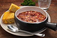 Red, White & Moo Chili Meal with Cornbread (2Q)